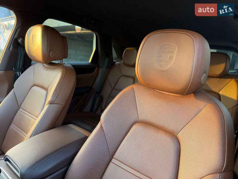 Внедорожник / Кроссовер Porsche Cayenne 2018 в Киеве