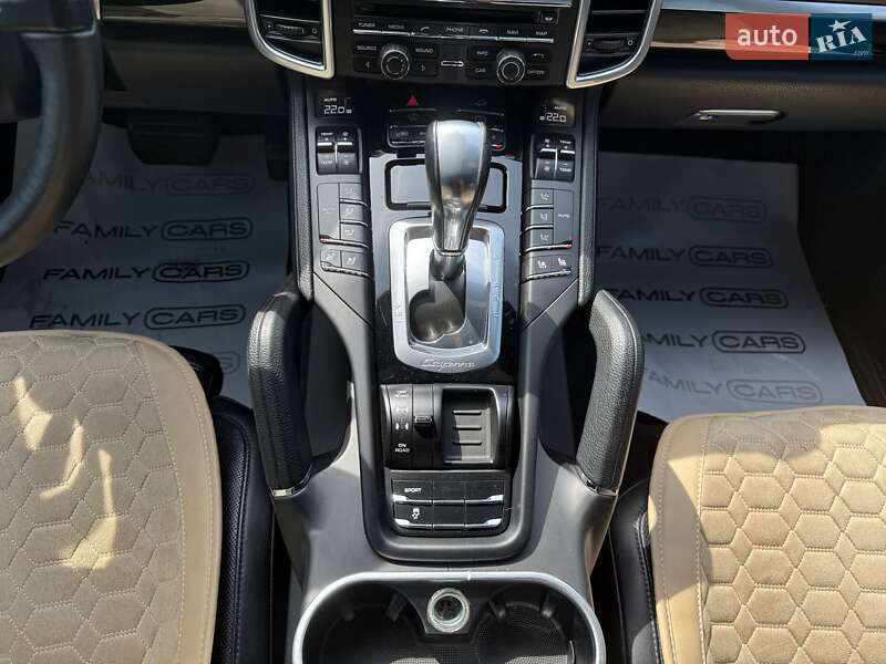 Позашляховик / Кросовер Porsche Cayenne 2013 в Одесі