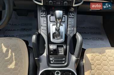 Внедорожник / Кроссовер Porsche Cayenne 2013 в 