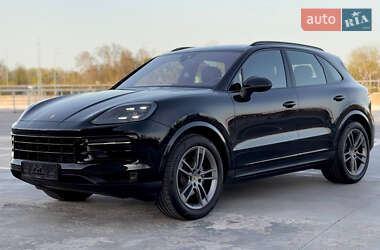Позашляховик / Кросовер Porsche Cayenne 2023 в 