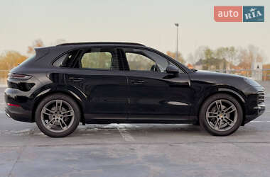 Позашляховик / Кросовер Porsche Cayenne 2023 в 