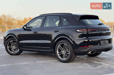 Позашляховик / Кросовер Porsche Cayenne 2023 в 