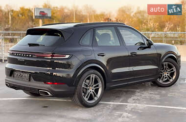 Позашляховик / Кросовер Porsche Cayenne 2023 в 