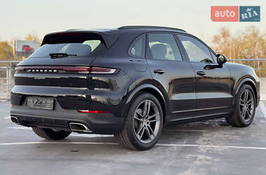 Позашляховик / Кросовер Porsche Cayenne 2023 в 