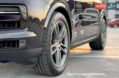 Позашляховик / Кросовер Porsche Cayenne 2023 в 