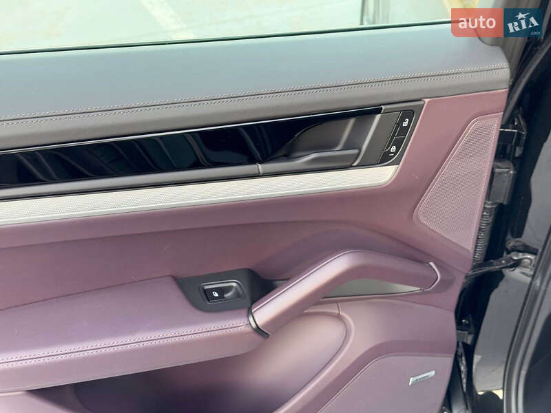 Внедорожник / Кроссовер Porsche Cayenne 2023 в Киеве