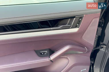 Позашляховик / Кросовер Porsche Cayenne 2023 в 