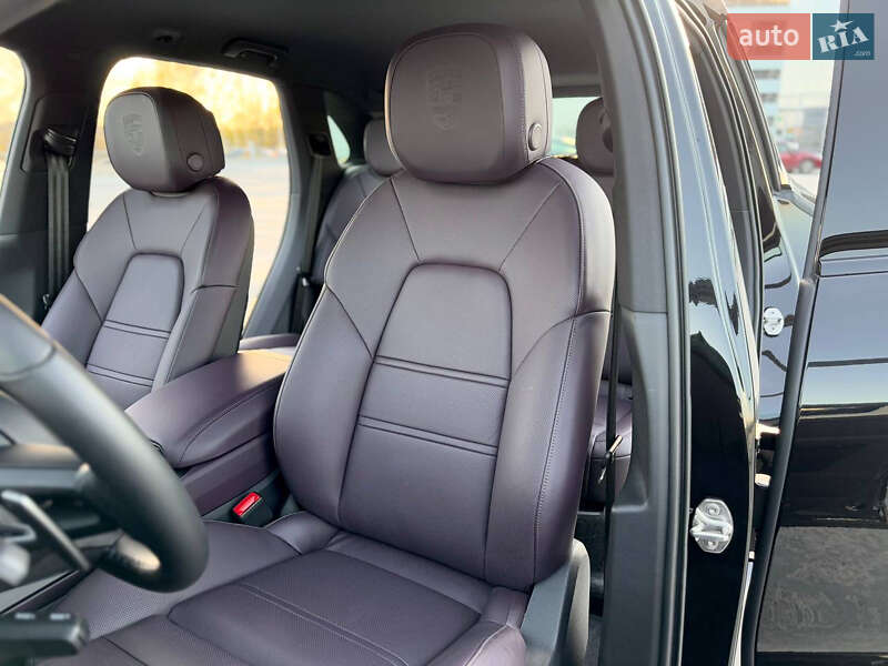 Внедорожник / Кроссовер Porsche Cayenne 2023 в Киеве
