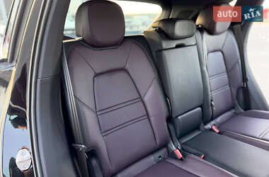 Позашляховик / Кросовер Porsche Cayenne 2023 в 
