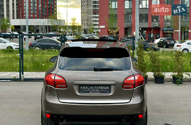 Позашляховик / Кросовер Porsche Cayenne 2012 в 