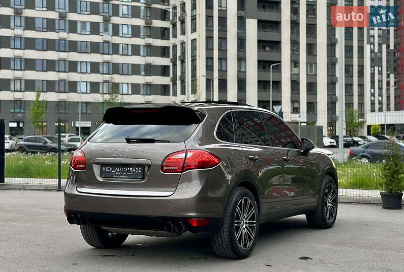 Внедорожник / Кроссовер Porsche Cayenne 2012 в Киеве
