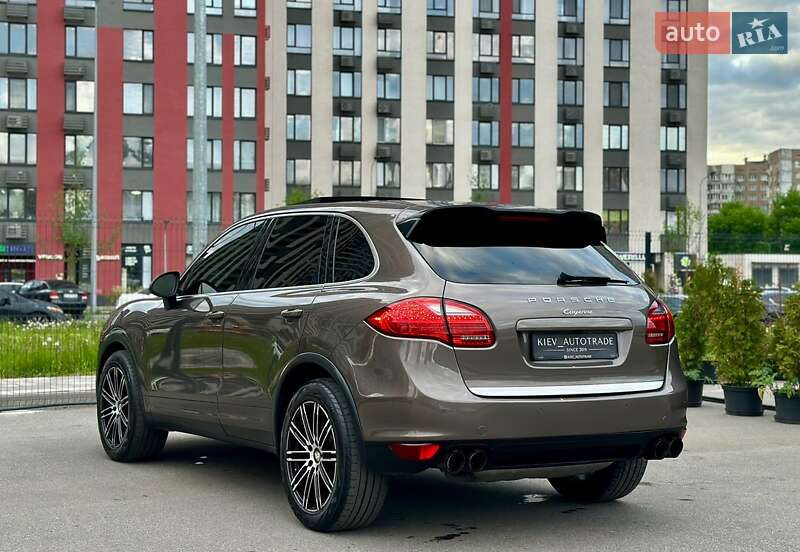 Внедорожник / Кроссовер Porsche Cayenne 2012 в Киеве