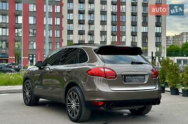 Позашляховик / Кросовер Porsche Cayenne 2012 в 