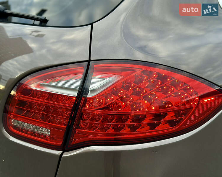 Внедорожник / Кроссовер Porsche Cayenne 2012 в Киеве