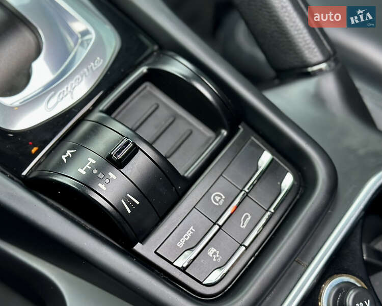 Внедорожник / Кроссовер Porsche Cayenne 2012 в Киеве