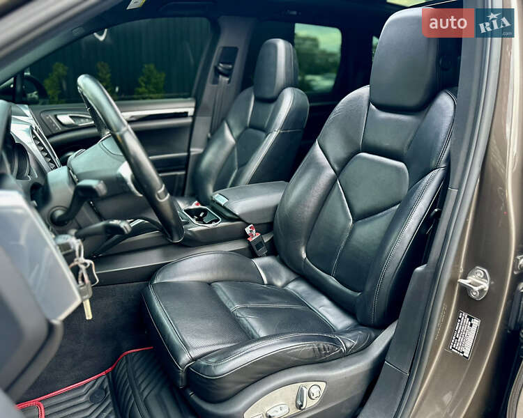 Внедорожник / Кроссовер Porsche Cayenne 2012 в Киеве