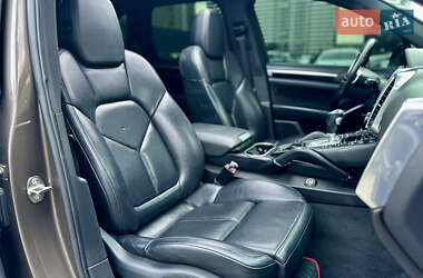 Позашляховик / Кросовер Porsche Cayenne 2012 в 