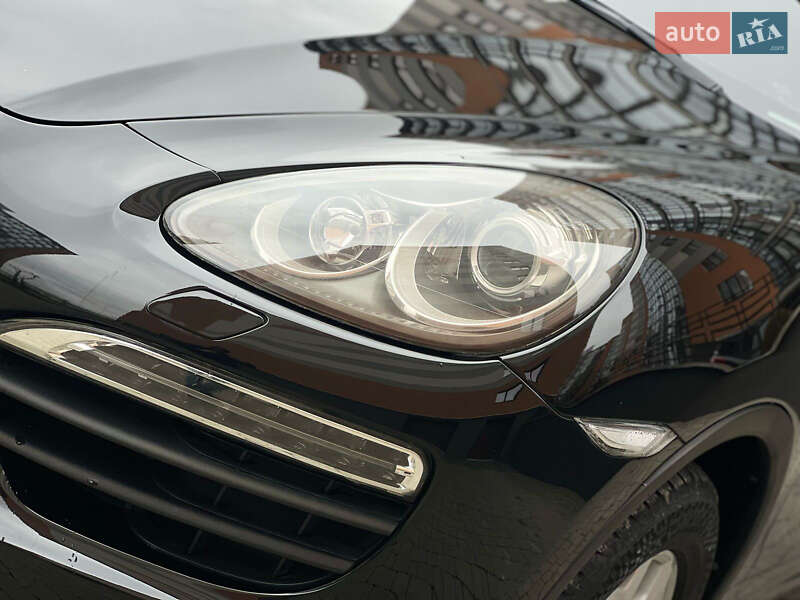 Позашляховик / Кросовер Porsche Cayenne 2011 в Івано-Франківську