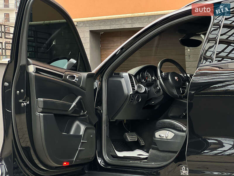 Позашляховик / Кросовер Porsche Cayenne 2011 в Івано-Франківську