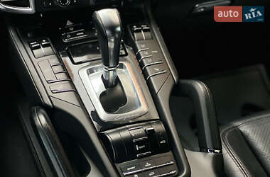 Внедорожник / Кроссовер Porsche Cayenne 2011 в 