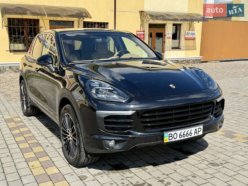 Внедорожник / Кроссовер Porsche Cayenne 2015 в 