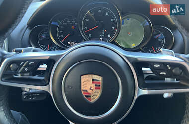 Внедорожник / Кроссовер Porsche Cayenne 2016 в 