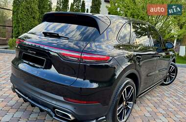 Позашляховик / Кросовер Porsche Cayenne 2022 в 