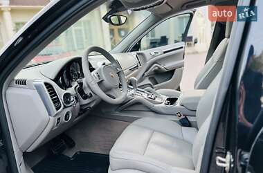 Внедорожник / Кроссовер Porsche Cayenne 2010 в 