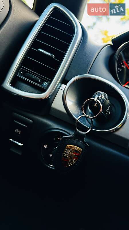 Внедорожник / Кроссовер Porsche Cayenne 2010 в Киеве