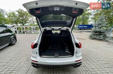 Позашляховик / Кросовер Porsche Cayenne 2016 в 