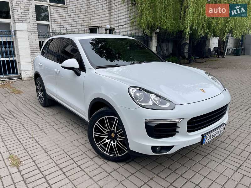 Позашляховик / Кросовер Porsche Cayenne 2016 в 