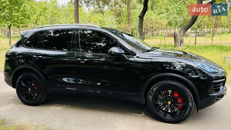Внедорожник / Кроссовер Porsche Cayenne 2010 в Киеве