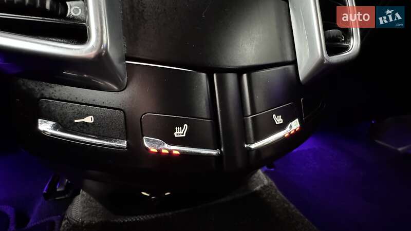 Внедорожник / Кроссовер Porsche Cayenne 2010 в Киеве