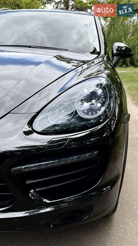 Внедорожник / Кроссовер Porsche Cayenne 2010 в Киеве