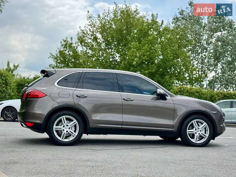Внедорожник / Кроссовер Porsche Cayenne 2011 в Киеве