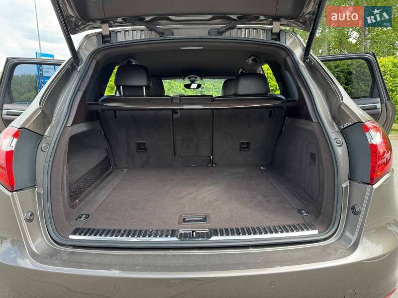 Внедорожник / Кроссовер Porsche Cayenne 2011 в Киеве