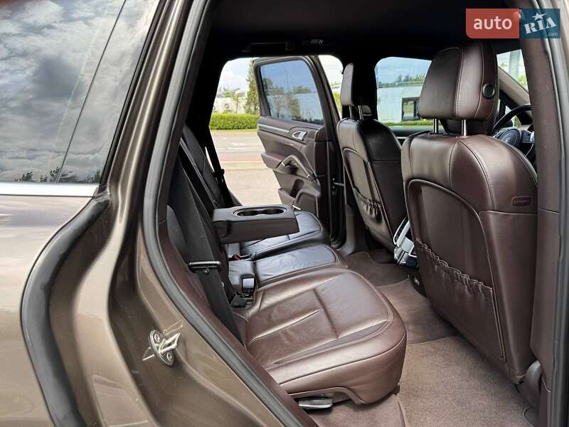 Внедорожник / Кроссовер Porsche Cayenne 2011 в Киеве