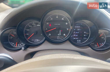 Внедорожник / Кроссовер Porsche Cayenne 2011 в 