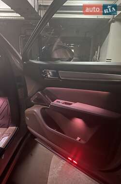 Внедорожник / Кроссовер Porsche Cayenne 2023 в 