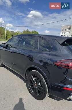 Внедорожник / Кроссовер Porsche Cayenne 2015 в 