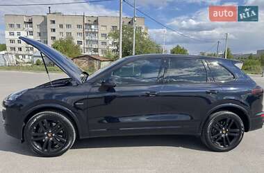 Внедорожник / Кроссовер Porsche Cayenne 2015 в 