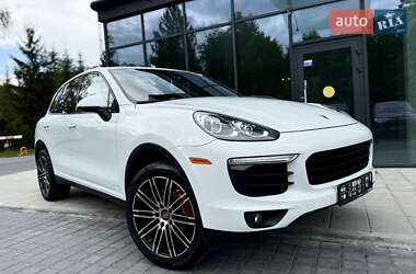 Внедорожник / Кроссовер Porsche Cayenne 2015 в 
