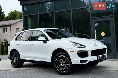 Внедорожник / Кроссовер Porsche Cayenne 2015 в 