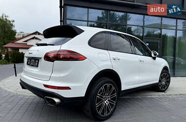Внедорожник / Кроссовер Porsche Cayenne 2015 в 