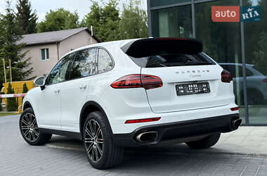 Внедорожник / Кроссовер Porsche Cayenne 2015 в 