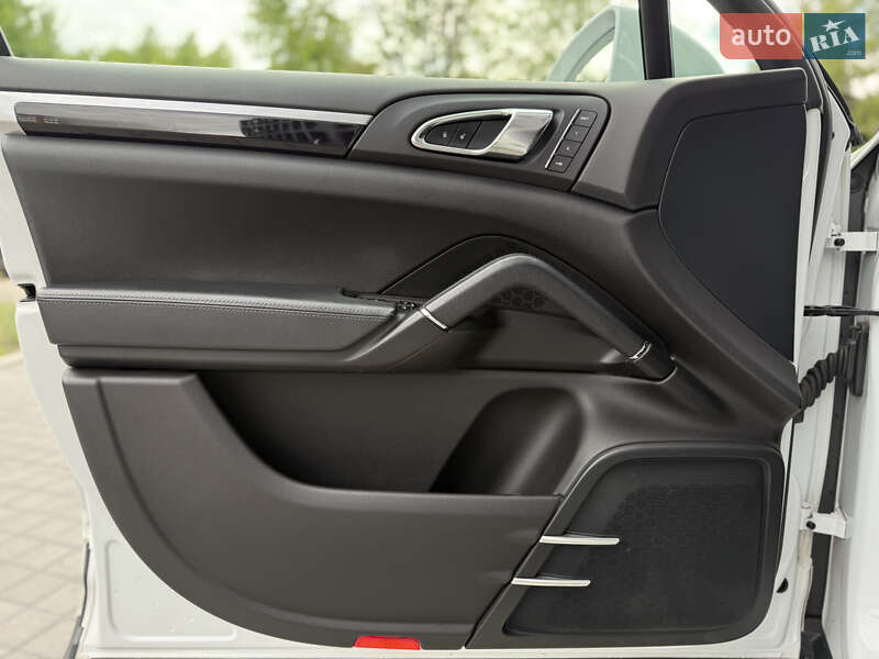 Позашляховик / Кросовер Porsche Cayenne 2015 в Львові фото 25 Позашляховик / Кросовер Porsche Cayenne 2015 в Львові