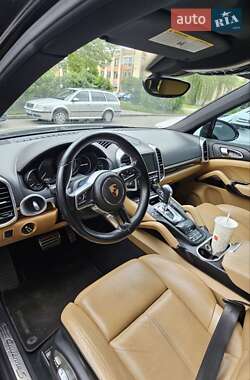 Внедорожник / Кроссовер Porsche Cayenne 2015 в 