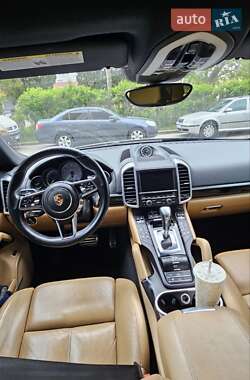 Позашляховик / Кросовер Porsche Cayenne 2015 в Львові