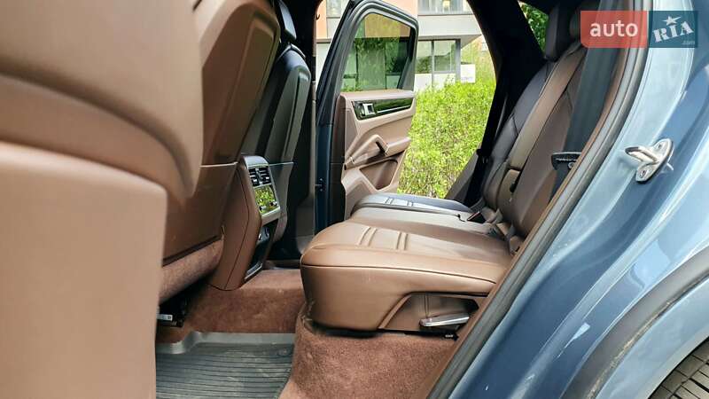 Внедорожник / Кроссовер Porsche Cayenne 2019 в Киеве