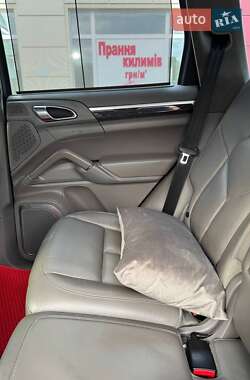 Внедорожник / Кроссовер Porsche Cayenne 2010 в 